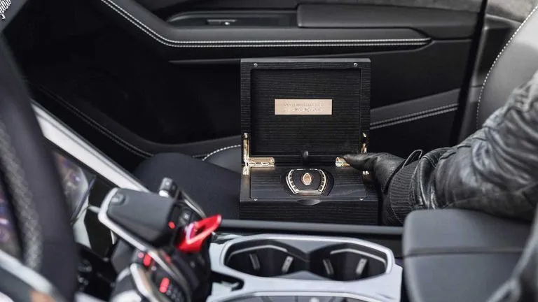 هل يستحق أغلى مفتاح سيارة في العالم نصف مليون دولار؟ (فيديو) 