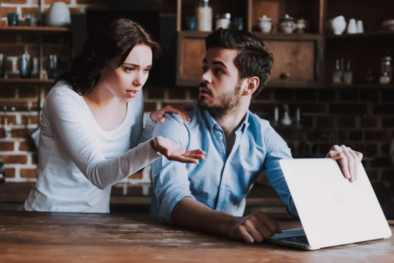 هل يصنف الرجل الخائن متعدد العلاقات مريضًا نفسيًّا؟