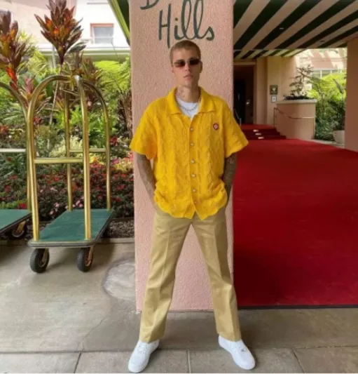 القميص الكروشيه يتصدر أزياء الرجال لخريف 2021 (صور)