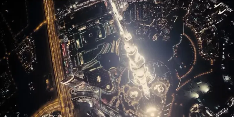 لماذا ظهر براد بيت على برج خليفة؟ (فيديو)