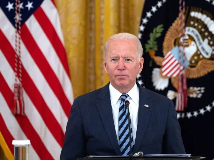 ذاكرة الرئيس الأمريكي الضعيفة تضعه في موقف محرج (فيديو)