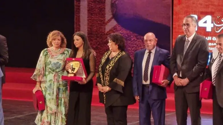 شاهد| أول ظهور لدنيا سمير غانم وموقفها مع اعتزال التمثيل 