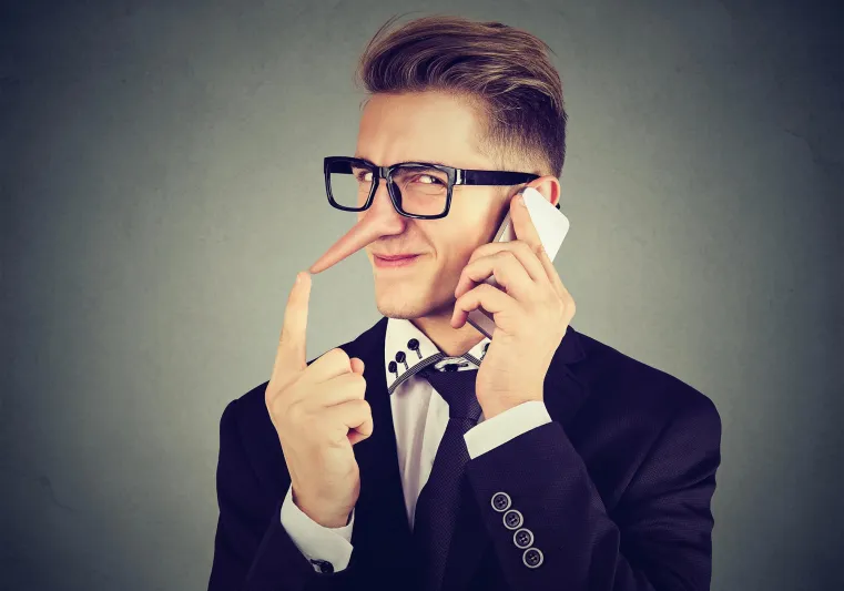 لماذا يكذب الرجال على زوجاتهم ؟ 8 أسباب تجيبك