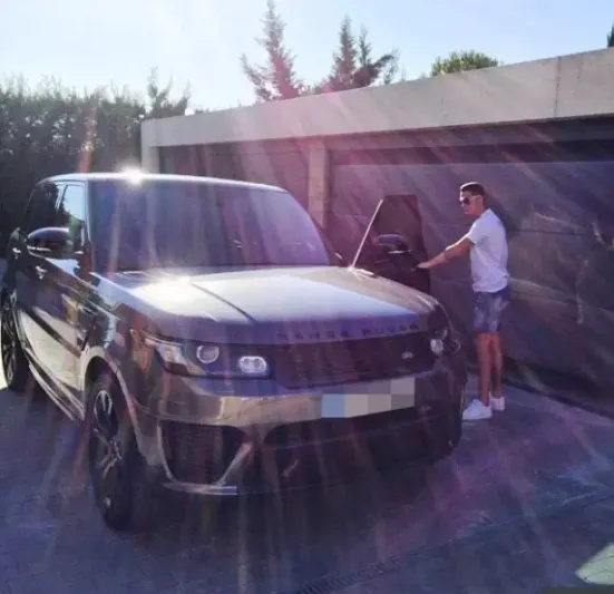 شاهد أسطول سيارات «كريستيانو رونالدو» الأفخم بين لاعبي العالم