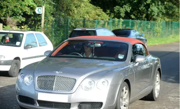 شاهد أسطول سيارات «كريستيانو رونالدو» الأفخم بين لاعبي العالم