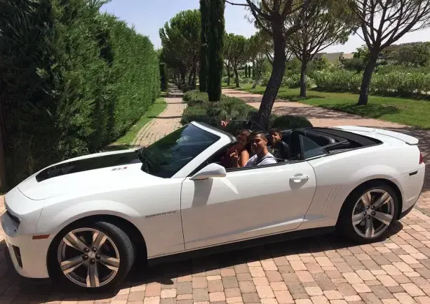 شاهد أسطول سيارات «كريستيانو رونالدو» الأفخم بين لاعبي العالم