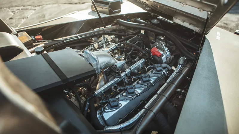 سيارة لعبة فيديو تنطلق على أرض الواقع بقوة 1000 حصان ! 