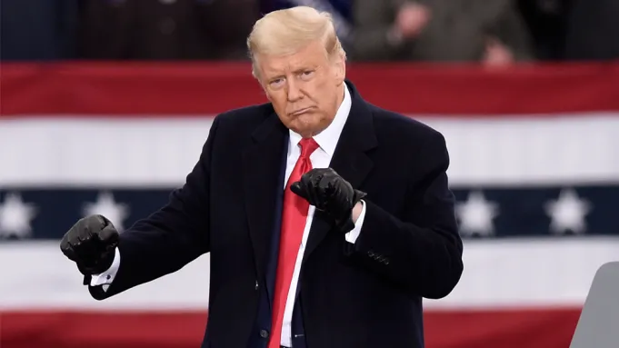 خسارة مهينة لبطل العالم في نزال علق عليه «دونالد ترامب» (فيديو)