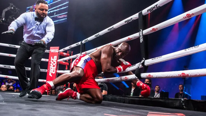 خسارة مهينة لبطل العالم في نزال علق عليه «دونالد ترامب» (فيديو)