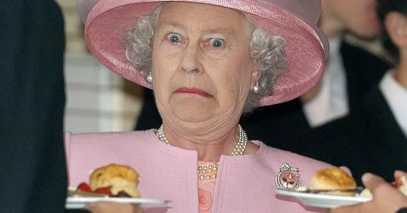 أغرب عادات تناول الطعام عند ملكة بريطانيا