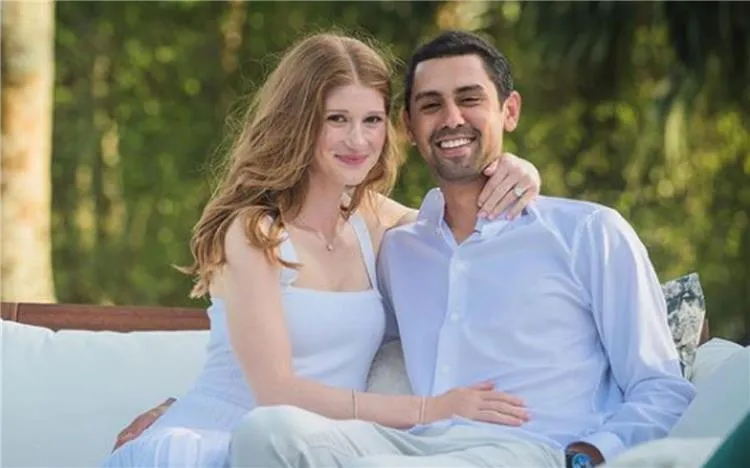 ابنة بيل جيتس تتغزل في خطيبها بصور رومانسية 