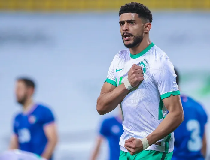 النصر يكشف سبب غياب عبدالإله العمري عن التدريبات 