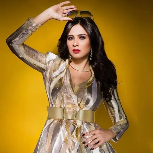 شاهد أول ظهور لياسمين عبد العزيز بعد انتهاء أزمتها الصحية وتعليق زوجها 