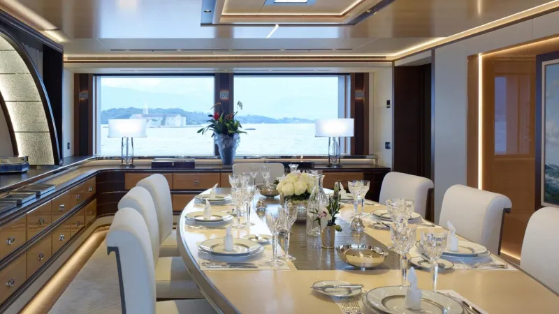 «جالاكتيك سوبر نوفا».. مواصفات اليخت الخارق بقوة 16 ألف حصان (فيديو)