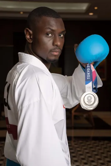 بطل الكاراتيه طارق حامدي لـ«الرجل»: لا أحب الأضواء وأهوى السباحة... وانتظروا فالميداليات قادمة