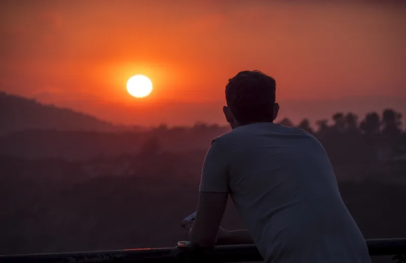 دراسة صادمة: الرجال يعانون أكثر من ألم الانفصال!