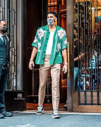 القميص الكروشيه يتصدر أزياء الرجال لخريف 2021 (صور)