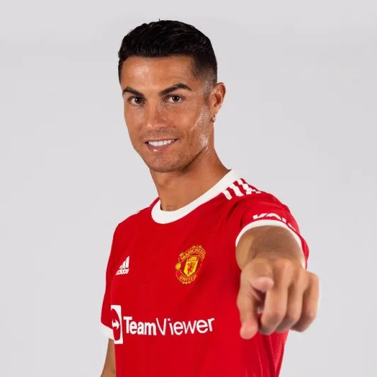 صور رونالدو الأولى بقميص مانشستر يونايتد ومفاجأة في رقمه 