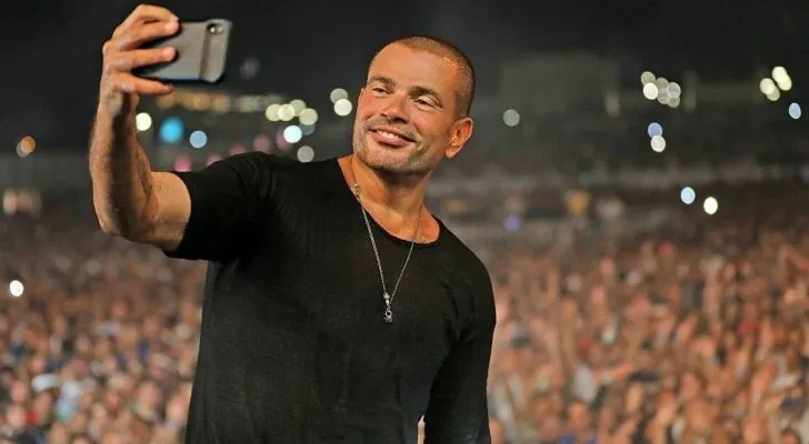 كيف تسبب عمرو دياب في طلاق زوجين في الأردن؟ (فيديو)