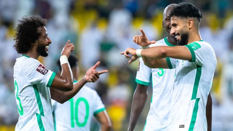 الاتحاد الآسيوي يعلن حكم مباراة السعودية وعُمان بتصفيات مونديال 2022