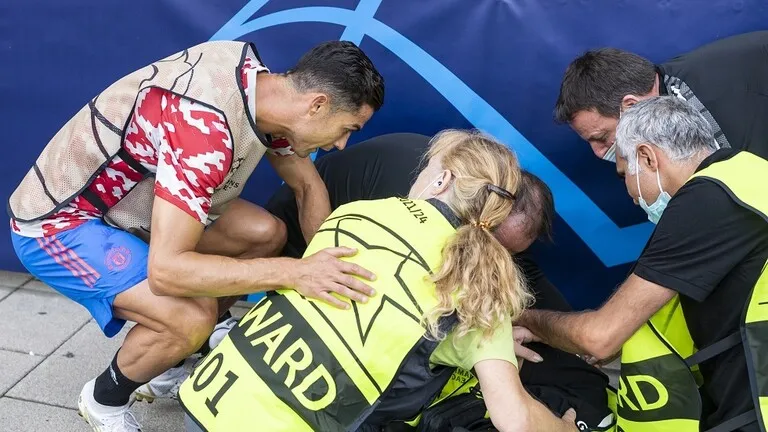 تسديدة كريستيانو رونالد تطيح بامرأة أرضًا.. وتعليقه على أول خسارة له