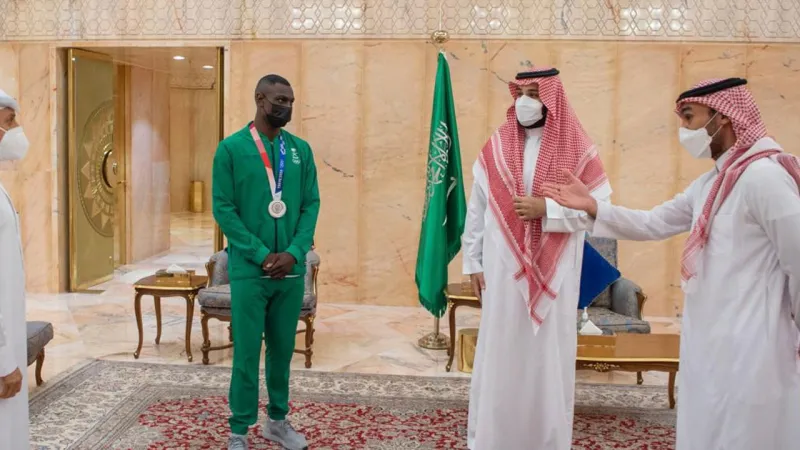 بطل الكاراتيه طارق حامدي لـ«الرجل»: لا أحب الأضواء وأهوى السباحة... وانتظروا فالميداليات قادمة