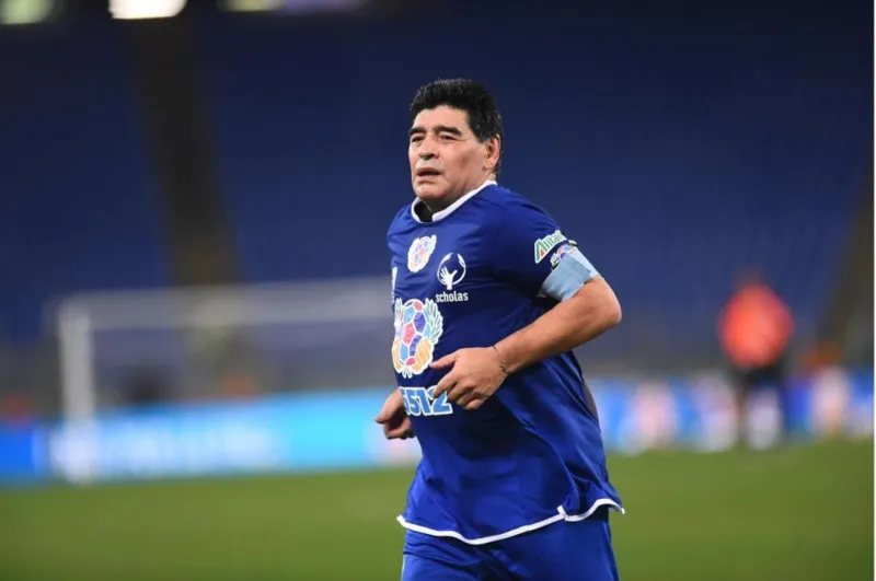 تكريم خاص للأسطورة مارادونا بكأس ديفيز للتنس وهدية لعائلته (فيديو)