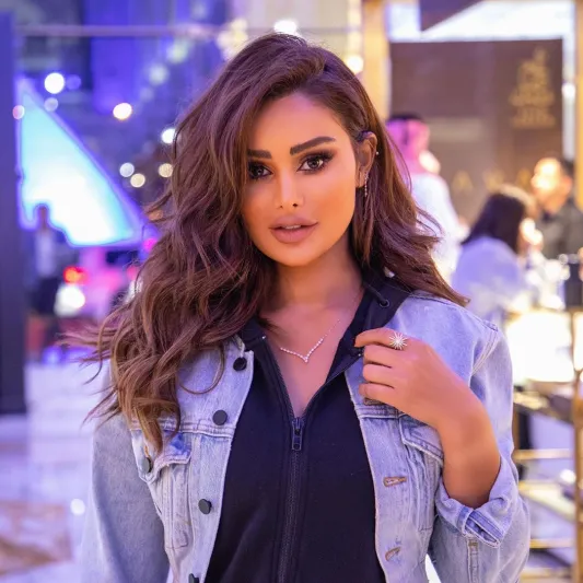 تفاصيل الاعتداء على عهود العنزي بأحد مركز التسوق في لندن (فيديو) 