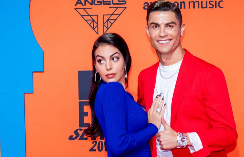 جورجينا رودريغيز ترد على مطالبة مشجع يوفنتوس ببقائها في إيطاليا