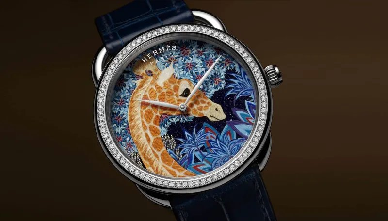تطعيمات الخشب وترصيعات الماس تحيي الفخامة في ساعة "هيرميس Hermès"