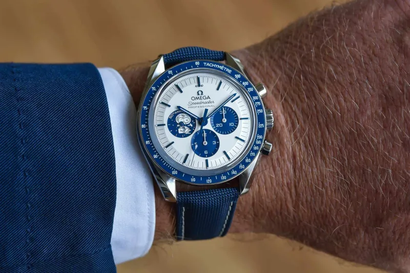 ساعة Omega "سبيدماستر سيلفر سنوبي آوورد" توثق قصة تاريخية