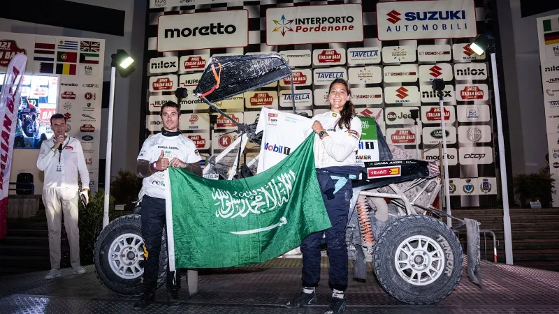  الشابة السعودية دانية عقيل تسجل تاريخًا في بطولة كأس العالم للراليات 