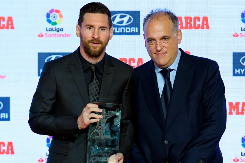 رئيس الليجا يفجر مفاجأة مدوية عن رحيل ميسي