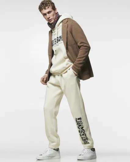 أساسيات لتحديث خزانة ملابسك مع بداية موسم الخريف