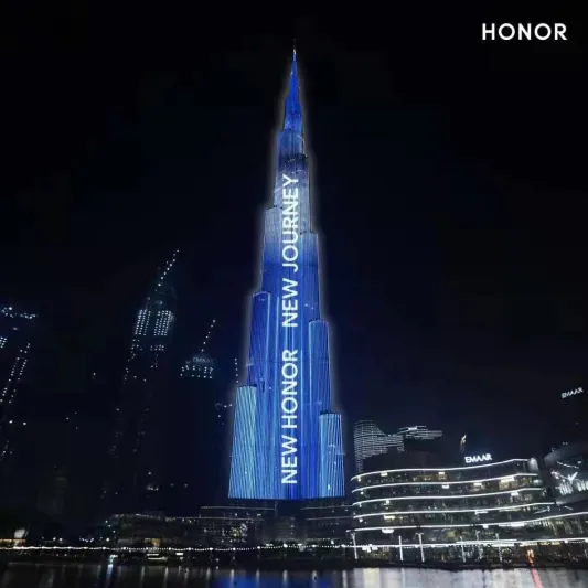 HONOR تبدأ رحلتها الجديدة بإضاءة برج خليفة