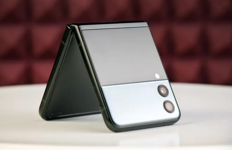 سامسونغ تطلق هاتفها الجديد Galaxy Z Flip 3 5G
