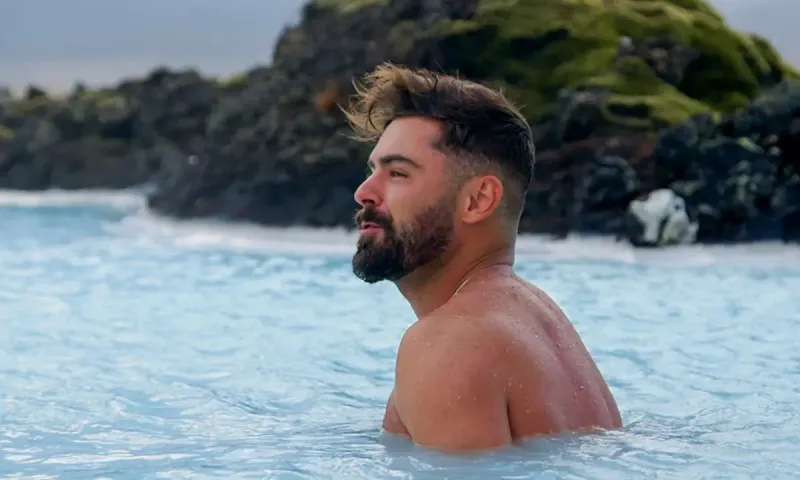 كيف تبني عضلاتك لتبدو مثل زاك إيفرون من خلال شرب مخفوق الدجاج؟ (فيديو) 