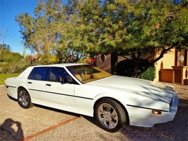 هاوٍ سعودي يرفض بيع سيارة نادرة بـ20 مليون ريال! (فيديو)