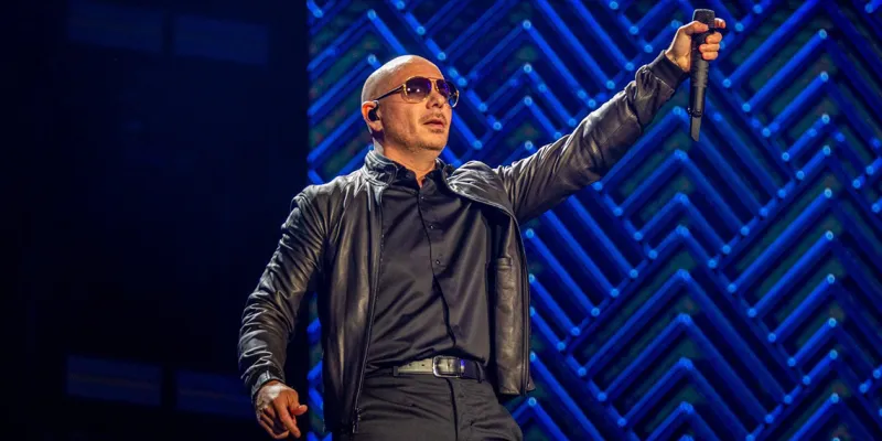 لقاء مع الفنان العالمي Pitbull من كواليس افتتاح موسم الرياض