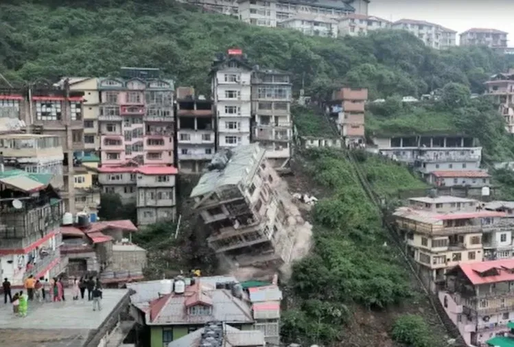 عقار يميل وينهار في ثوانٍ على سكانه في الهند (فيديو)