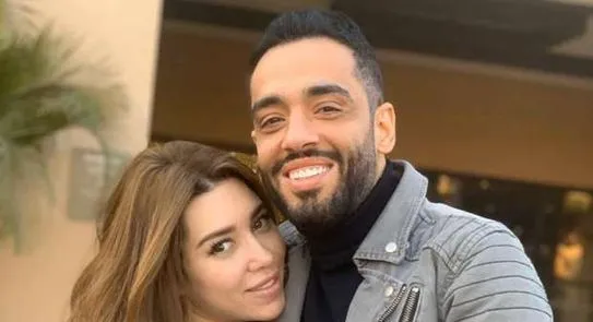 لماذا اعتذر رامي جمال لزوجته بعد تهنئته لها؟