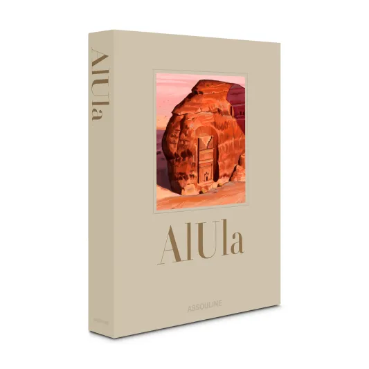 كتاب وزنه 70 كيلوغراماً عن "العلا" يجذب زوار معرض الرياض الدولي للكتاب 