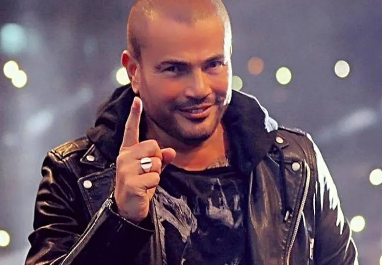 ممثلة شهيرة ترفض زواج شقيقتها من عمرو دياب 