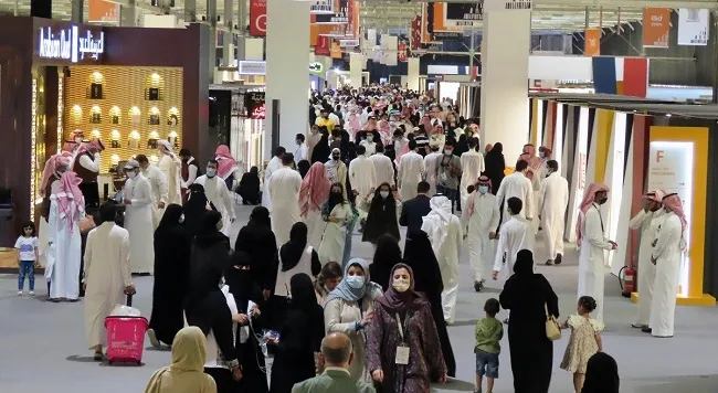 وزير الثقافة يعفي دور النشر في معرض الكتاب من الإيجار