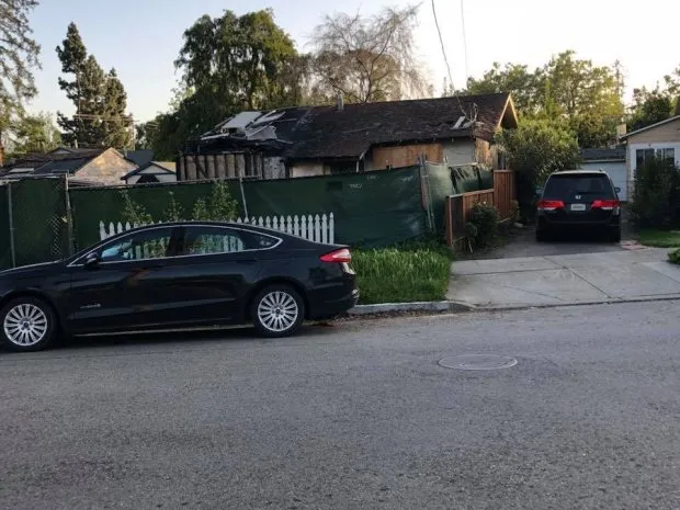 منزل متفحم ومدمر للبيع بـ 400 ألف دولار! (صور)