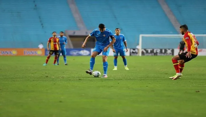 حارس مرمى يمنع هدفًا بالاعتداء على المهاجم بحركة كونع فو (فيديو)