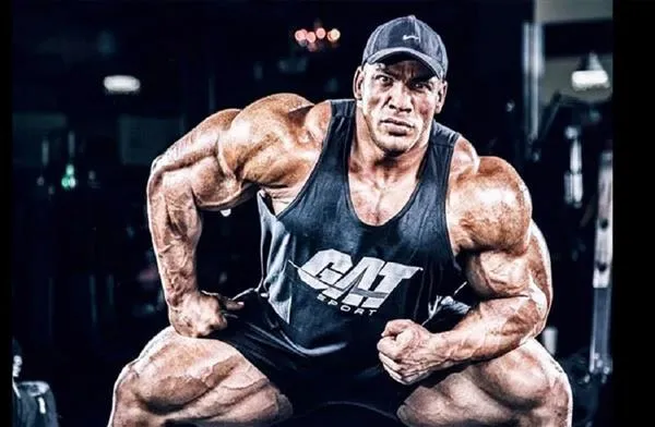 كم ينفق بيغ رامي على عضلاته شهريًّا؟ (فيديو) 