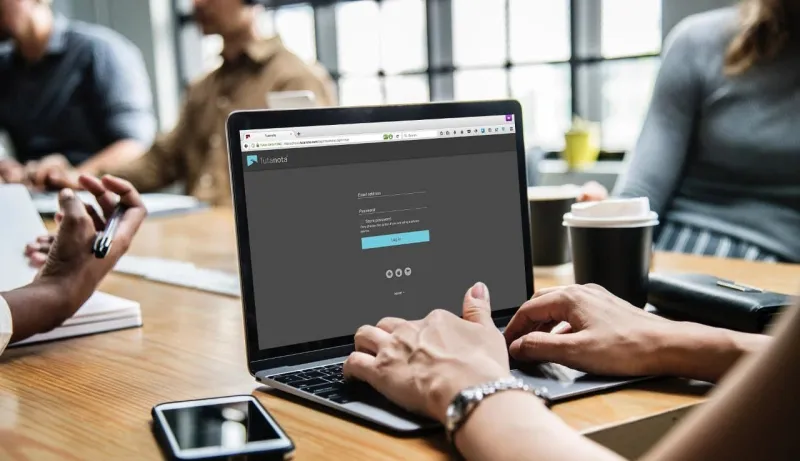 تجاهل مكالمات خدمة العملاء إحداها..أخطاء شائعة تهدد خصوصيتك عبر الإنترنت