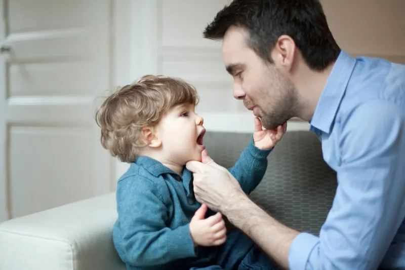 علامات تدل على وجود التوحد عند الأطفال.. كيف تتعامل معهم؟