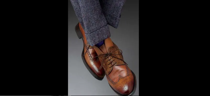 كيفية تنسيق الجوارب مع الحذاء للرجال